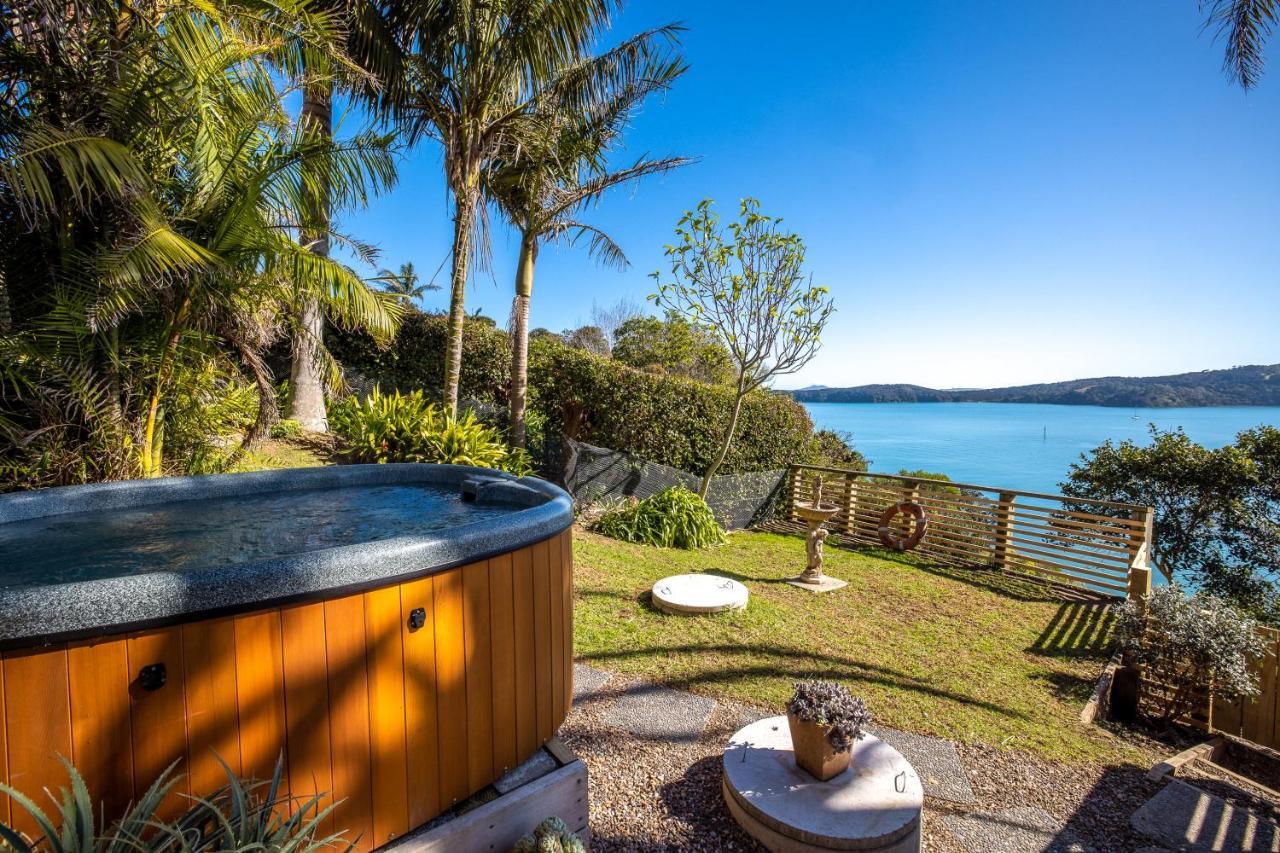 Palms On Kennedy Point - Waiheke Holiday home *