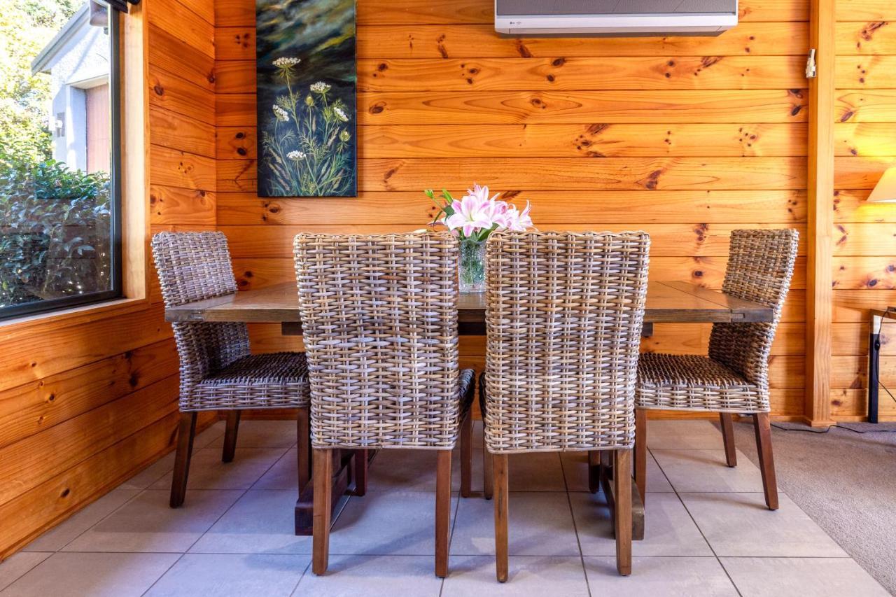 Palms On Kennedy Point - Waiheke Holiday home *